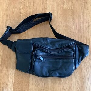NEW NWOT Retro Black Vegan Faux Leather Fanny Pack Crossbody